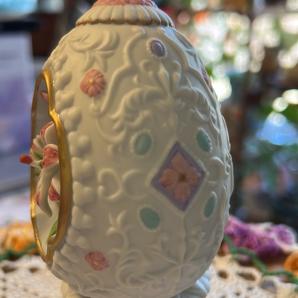 Vintage Retired Lenox 1990 The Lily Blossom Egg with Pedestal Discontinued - Picture 15 of 16